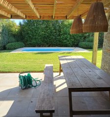 Casa en venta 4 dormitorios, 3 baños, piscina, cochera-Ciudad de la Costa