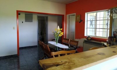 2 casas con amplio terreno en venta, 6 dormitorio, 3 baños, cochera- Paso de la Arena