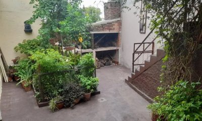 Casa en venta 3 dormitorios, 2 baños, fondo y garaje-Francisco Anzani-Buceo