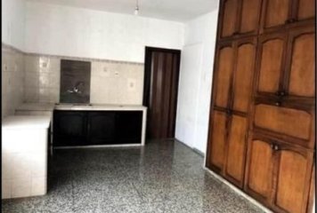 Casa y apto en venta,4 dormitorios, 2 baños-Hipódromo