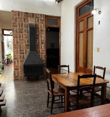 Casa en venta 4 dormitorios, 2 baños, patio, azotea y garaje-Charrúa -Cordón