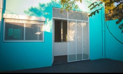 Casa en venta con renta 2 dormitorios, 1 baño, cochera y patio-Maroñas