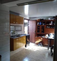 Casa en venta 2 dormitorios, 1 baño, fondo y cochera-Yucatán -Villa Española
