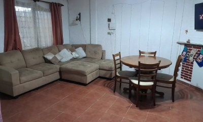 Casa en venta 3 dormitorios, 1 baño, patio y cochera- Suñer - Villa Española