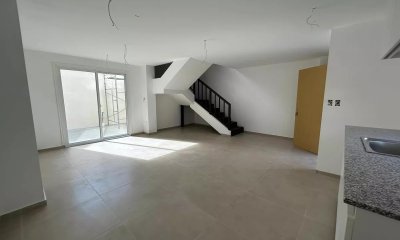 Dúplex en venta, 2 dormitorios, 1 baño, cochera-Malvin Norte