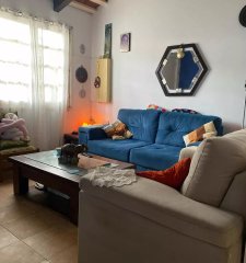 Casa en venta 3 dormitorios, 1 baño, patio, cochera-La Teja