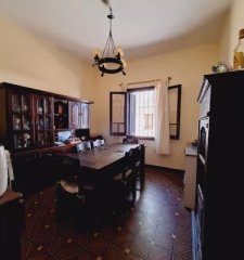 Casa en venta, 3dormitorios, 1baño, garaje, azotea. Pocitos.