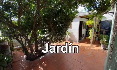 Casa en venta con renta, 1 dormitorio, 1 baño, patio-Ituzaingó