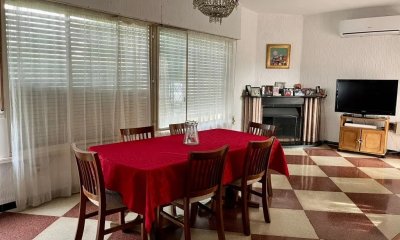 Casa en venta 5 dormitorios, 2 baños, barbacoa, jardín y garaje- Emancipación -Prado