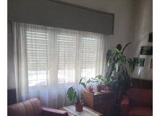 Casa en venta 2 dormitorios, 1 baño, azotea y garaje-Carlos Roxlo- Cordón