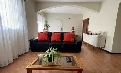 Casa en venta 4 dormitorios, 2 baños, gje- Buceo