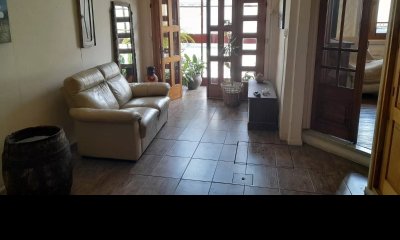 Casa en venta 3 dorm, 1 baño, azotea-La Blanqueada