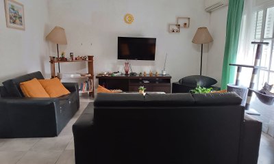 Casa en venta 3 dormitorios, 1 baño, gje, fondo-Unión