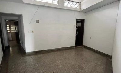 Casa en venta 3 dormitorios, 1 baño, azotea-Brazo Oriental