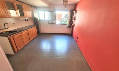 Venta casa dúplex con renta 2 dormitorios 1 baño- Minas- Palermo