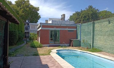 4 casas en venta, 5 dormitorios, 4 baños, fondo y cochera-Av. San Martín -Brazo Oriental