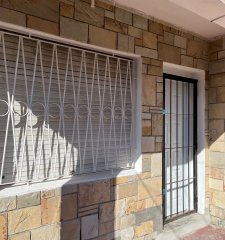 Casa con Jardín y Barbacoa en Villa Española – 2 Dormitorios y Garage para 2 Autos