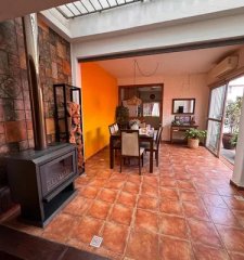 Casa + apto en venta, 4 dormitorios, 3 baños, patio, cochera. Malvin Norte.