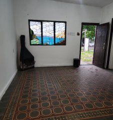 Casa mas apto en venta, 3 dormitorios, 2 baños, fondo y cochera-  José Piendibene -Jardines del Hipódromo