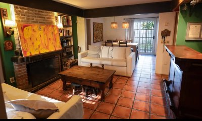 Gran casa en venta 4 dorm, 3 baños, fondo, garaje- Carrasco Norte