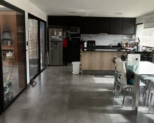 Casa en venta, 4 dormitorios, 2 baños, barbacoa, piscina, cochera. Cumbres de Carrasco.