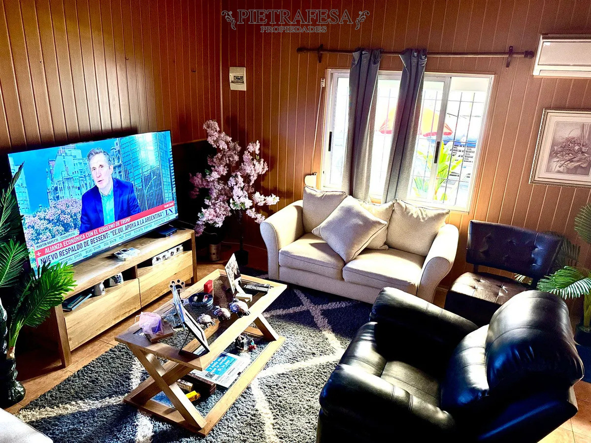 Casa ID.15056 - Casa en alquiler, 3 dormitorios, 2 baños, patio, piscina, cochera. CARRASCO