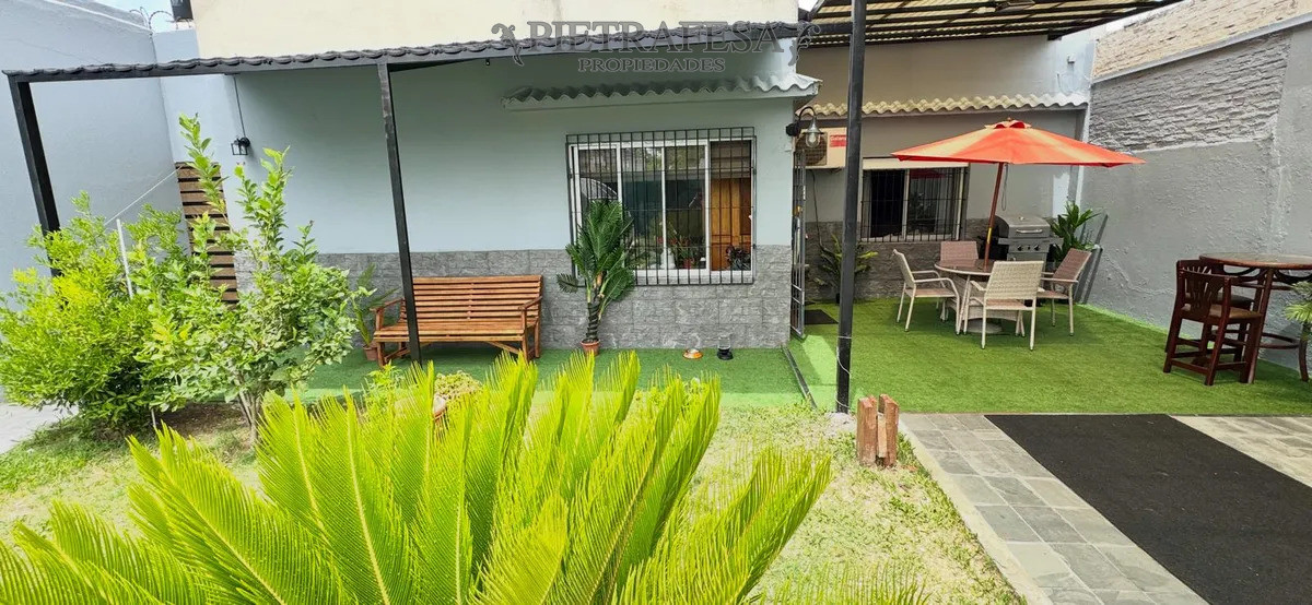 Casa ID.15056 - Casa en alquiler, 3 dormitorios, 2 baños, patio, piscina, cochera. CARRASCO