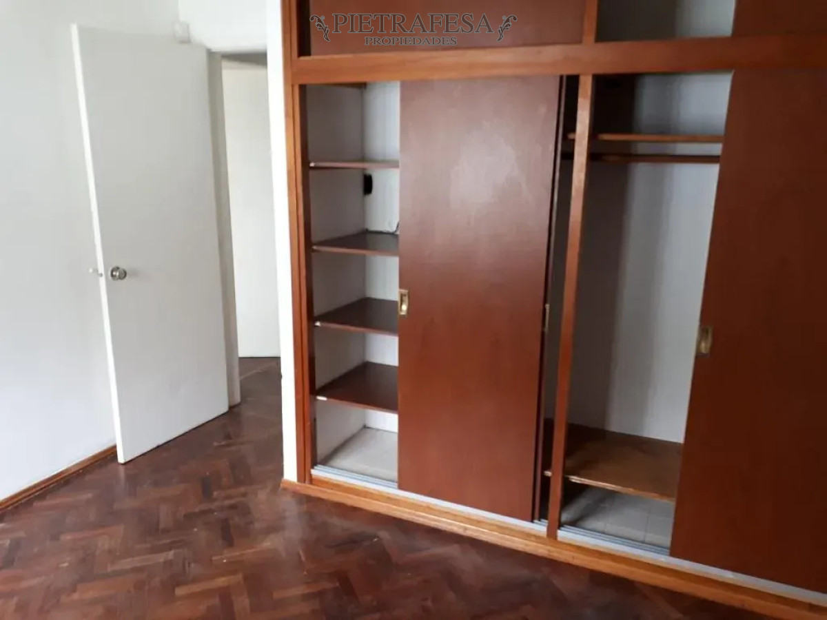 Casa ID.15303 - Casa en alquiler, 2 dormitorios, 2 baños, patio, garaje. Carrasco.