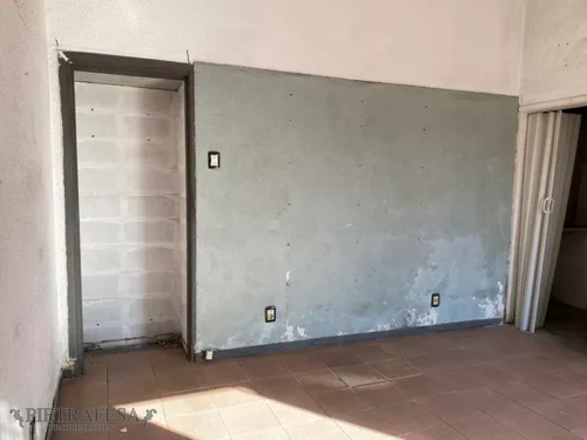 Local Comercial ID.12463 - Local en alquiler, cocina, 1baño. Shangrila.