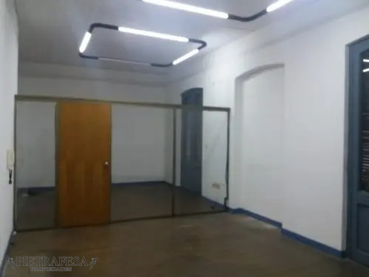 Local Comercial ID.649 - Dos locales en venta o alquiler - Cerrito - Ciudad Vieja 