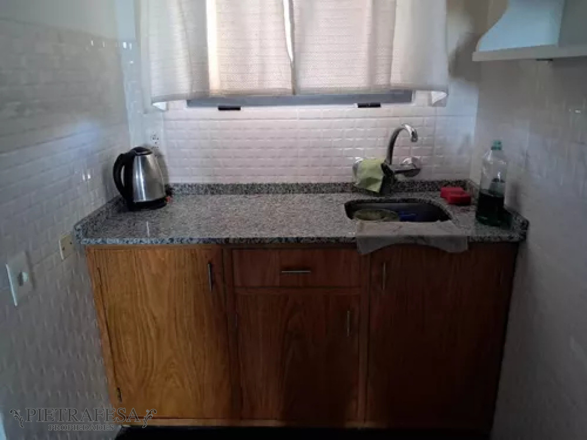 Local Comercial ID.12954 - Local + monoambiente en alquiler, 1 baño. Malvin Norte.