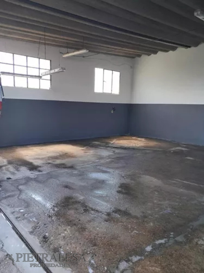 Local Comercial ID.12954 - Local + monoambiente en alquiler, 1 baño. Malvin Norte.