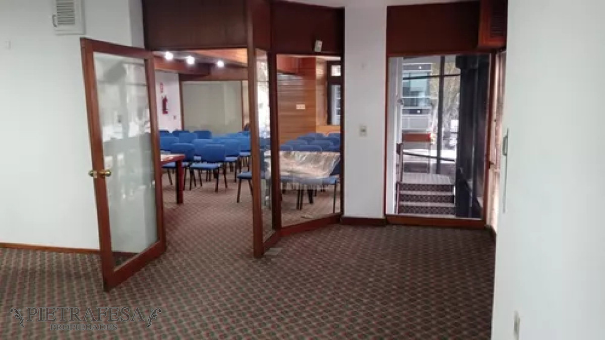 Local Comercial ID.11845 - Local en alquiler, 3baños, cocina. Centro.