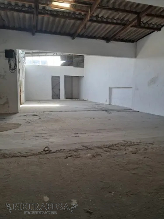 Local Comercial ID.13239 - Local en alquiler, 1baño, altillo. Sayago.