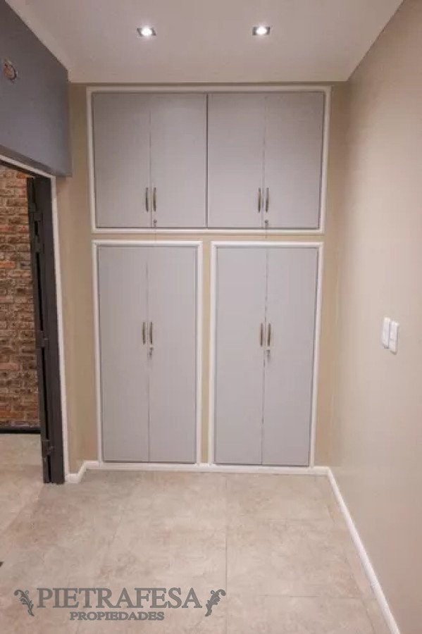 Local Comercial ID.12436 - Local en alquiler, 4baños, cocina, patio. Brazo Oriental.