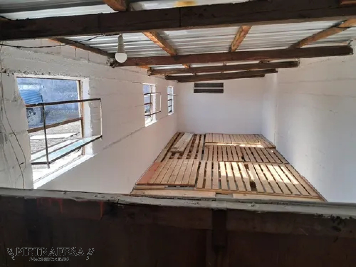 Local Comercial ID.13239 - Local en alquiler, 1baño, altillo. Sayago.