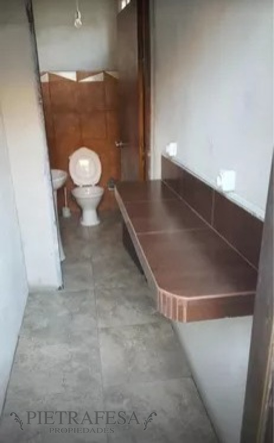 Local Comercial ID.12769 - Local en alquiler, 1baño, oficina. Nuevo Paris.