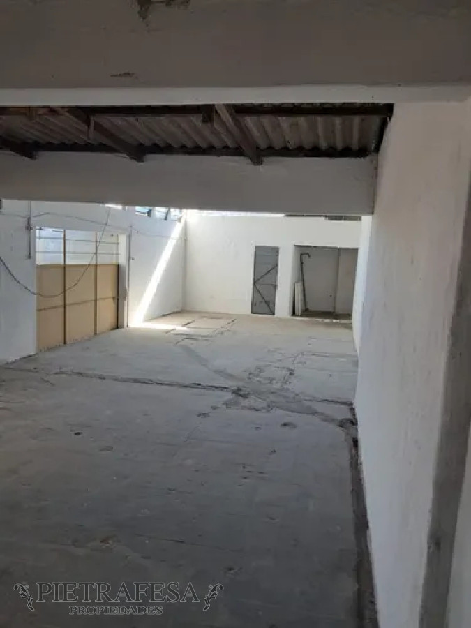 Local Comercial ID.13239 - Local en alquiler, 1baño, altillo. Sayago.