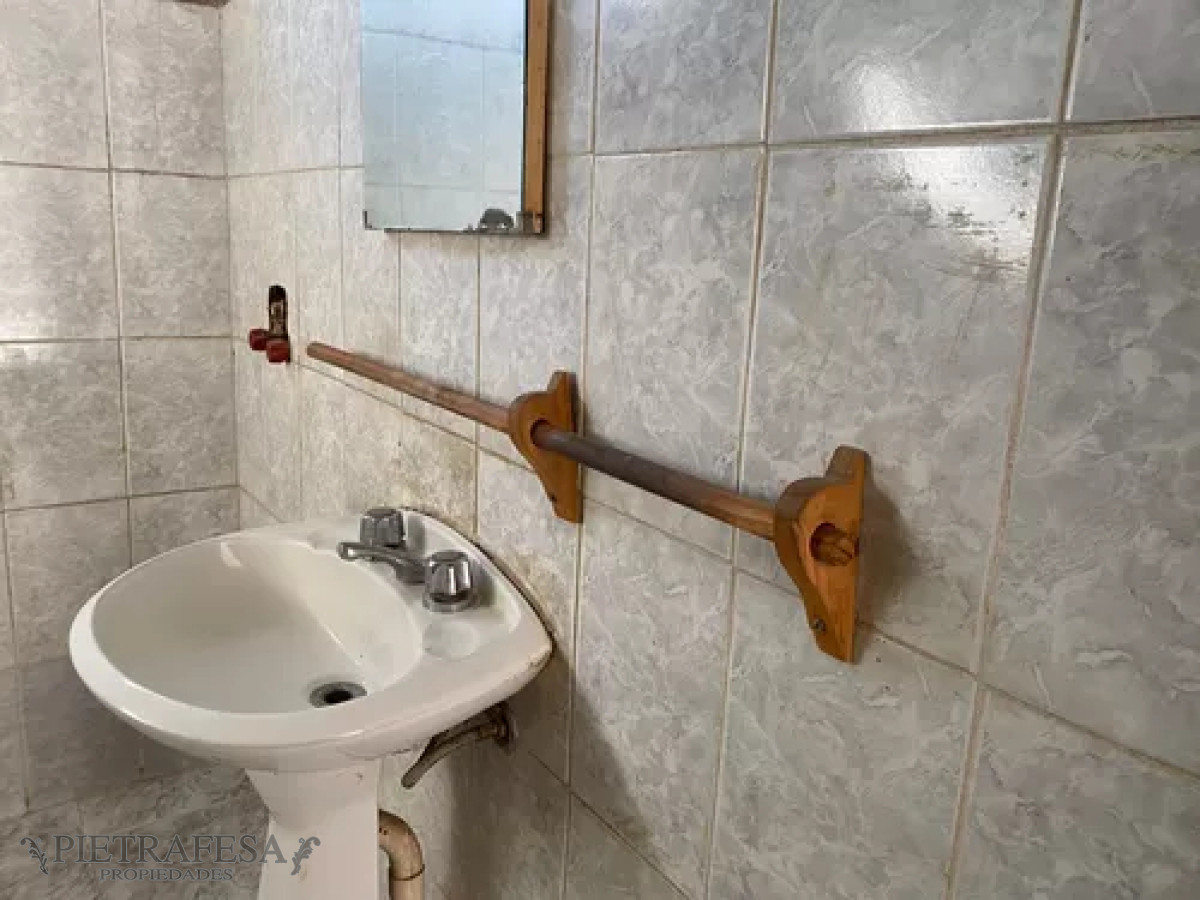 Local Comercial ID.12463 - Local en alquiler, cocina, 1baño. Shangrila.
