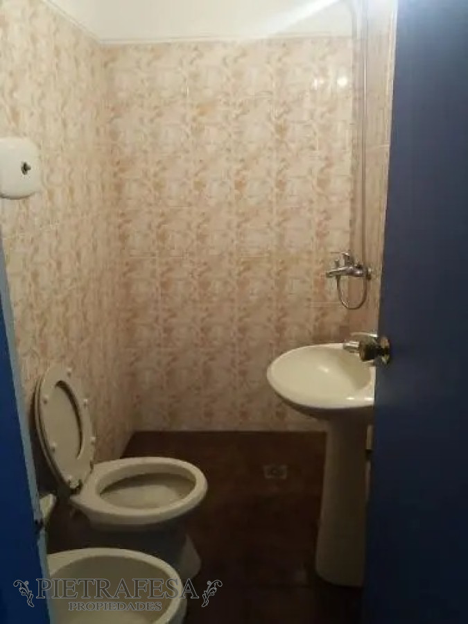 Local Comercial ID.649 - Dos locales en venta o alquiler - Cerrito - Ciudad Vieja 