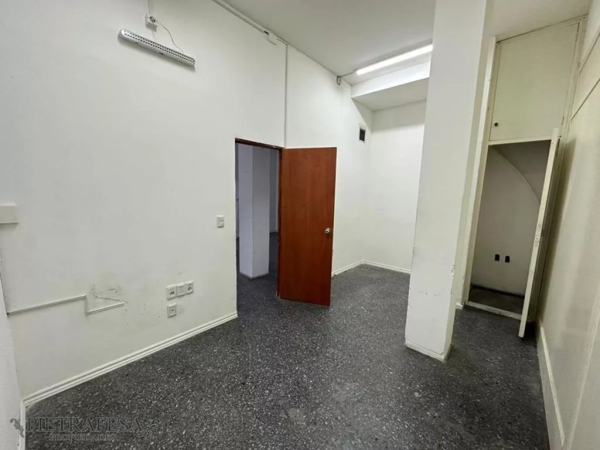 Local Comercial ID.7089 - Local en venta- 18 de Julio-Codón