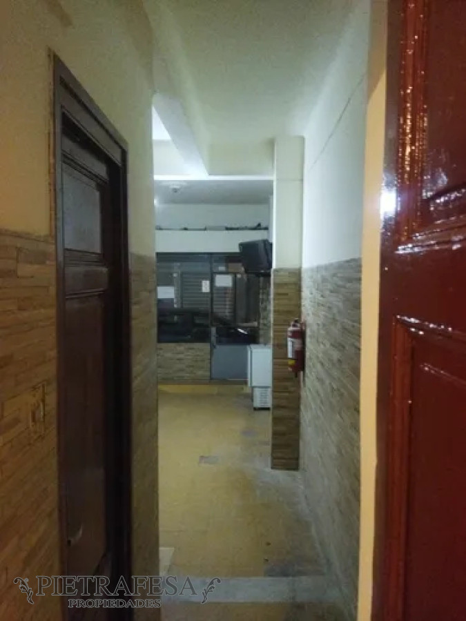 Local Comercial ID.13506 - Local en alquiler, 1dormitorio, 1baño, kitchenette. Aguada.