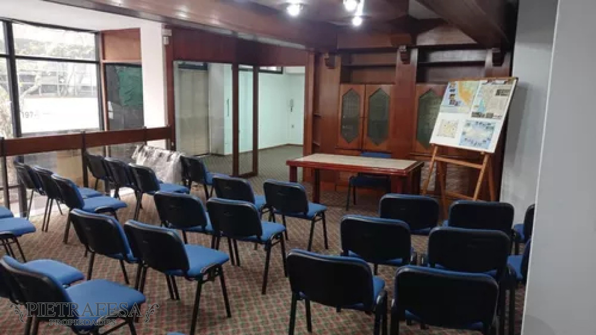 Local Comercial ID.11845 - Local en alquiler, 3baños, cocina. Centro.
