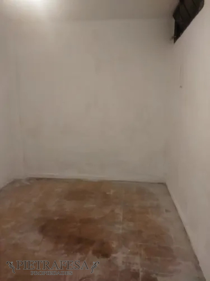 Local Comercial ID.13506 - Local en alquiler, 1dormitorio, 1baño, kitchenette. Aguada.