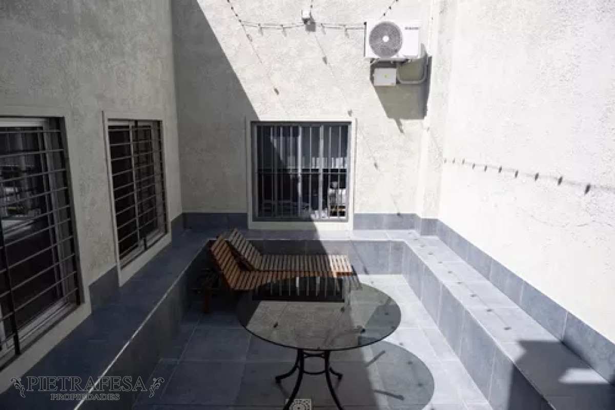 Local Comercial ID.12436 - Local en alquiler, 4baños, cocina, patio. Brazo Oriental.