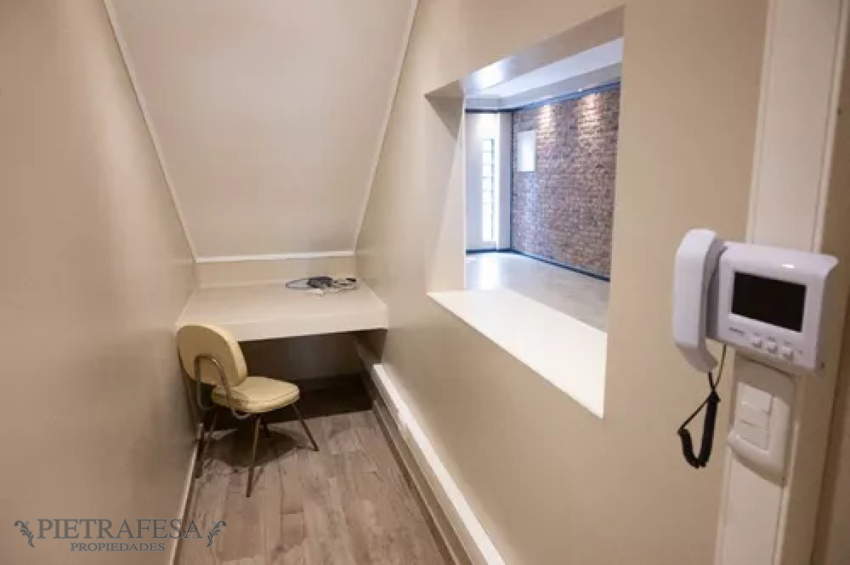 Local Comercial ID.12436 - Local en alquiler, 4baños, cocina, patio. Brazo Oriental.