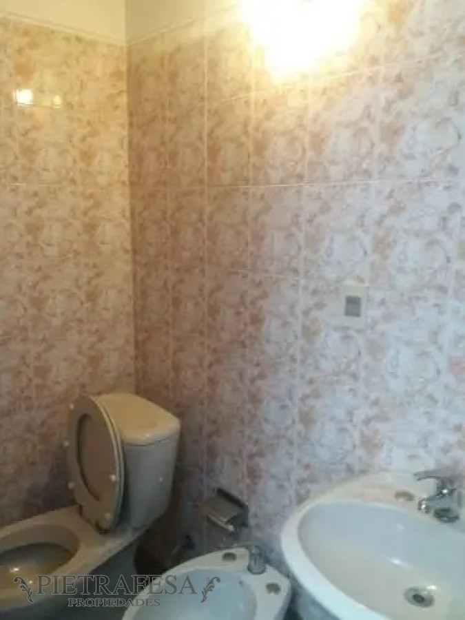 Local Comercial ID.649 - Dos locales en venta o alquiler - Cerrito - Ciudad Vieja 