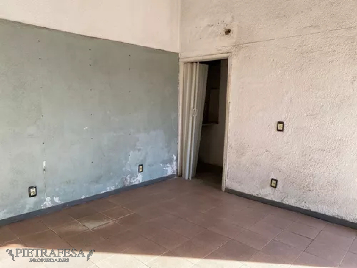 Local Comercial ID.12463 - Local en alquiler, cocina, 1baño. Shangrila.