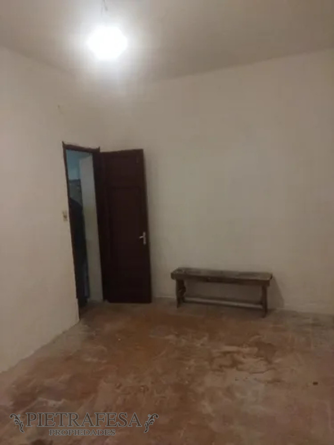 Local Comercial ID.13506 - Local en alquiler, 1dormitorio, 1baño, kitchenette. Aguada.