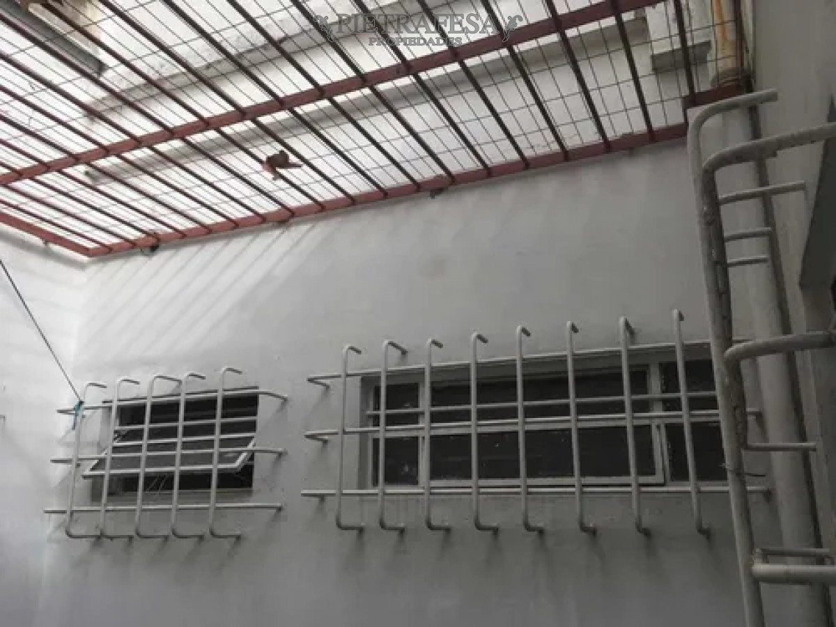 Local Comercial ID.14137 - Local en alquiler, 1 baño, patio. Unión.